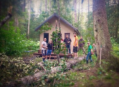 Go_Untamed_Winston_Wolfrider_Alaska_Skagway_Storm_tree